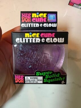 NeeDoh Nice Cube Glitter & Glow purple Squish Toy